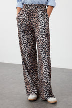 Trendyolmilla Lacivert Wide Leg/Rahat Kesim Yüksek Bel Esnek Pantolon TWOSS23PL00129