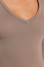 Trendyolmilla Siyah Premium Yumuşak Kumaşlı V Yaka Fitted/Vücuda Oturan Esnek Örme Bluz TWOAW24BZ00050