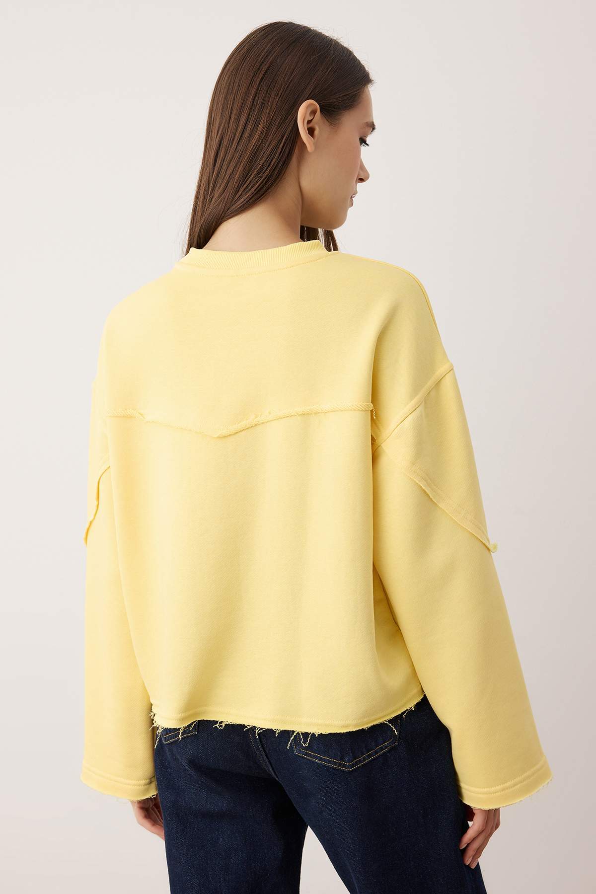 Trendyolmilla Antrasit Kalın Şardonsuz İspanyol Kol Dikiş Detaylı Relaxed Örme Sweatshirt TWOAW26SW00110