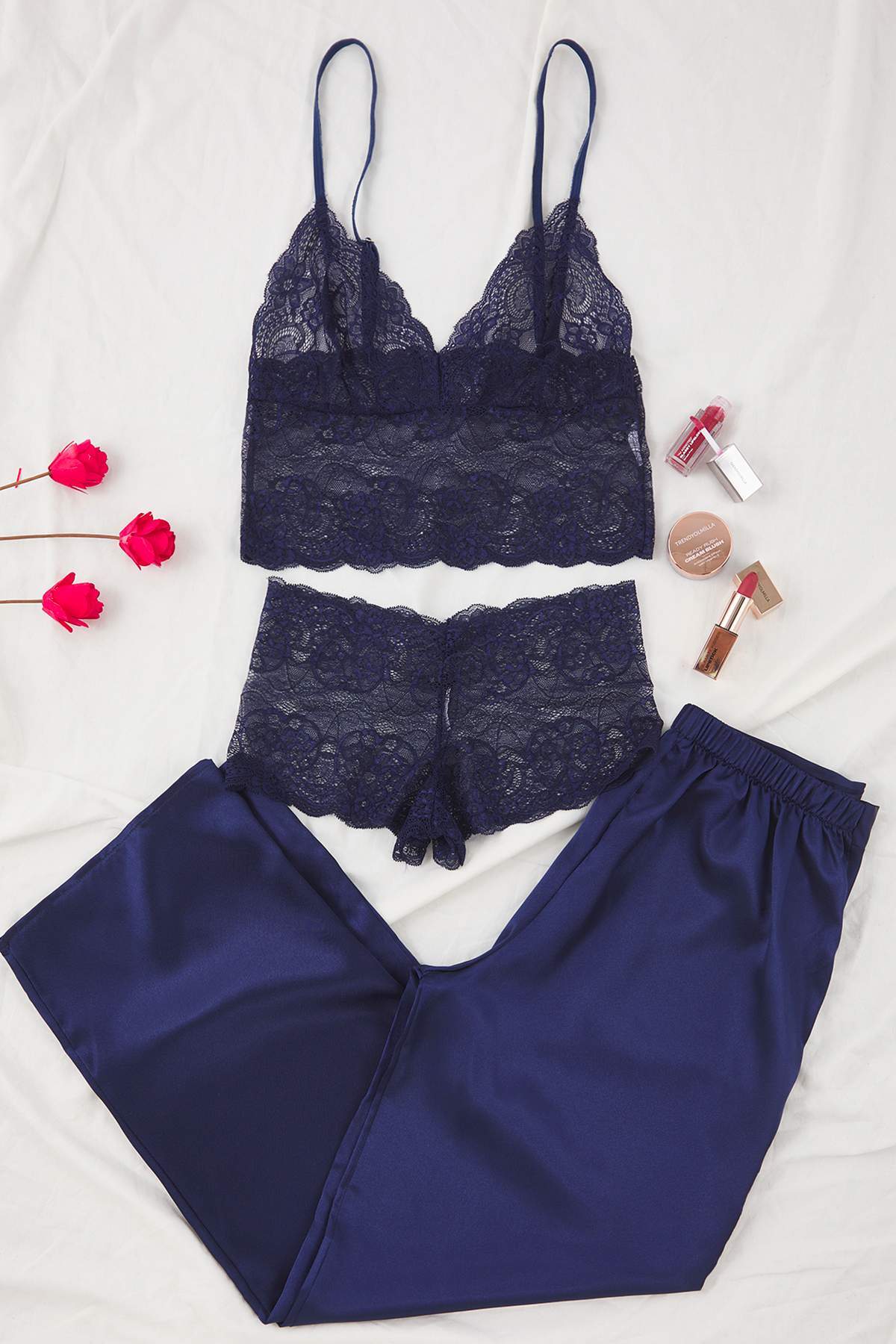 Trendyolmilla Çok Renkli 3'lü Çeyiz Set Çiçekli Üst Dantel, Alt Saten Külotlu Dokuma Pijama Takımı THMAW26PT00077