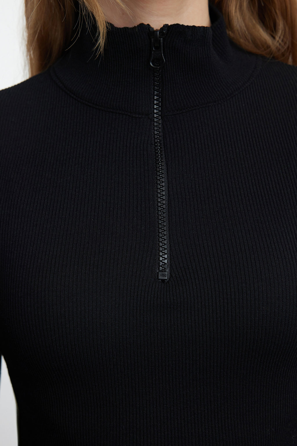 Trendyolmilla Siyah Fitted/vücuda Oturan Fermuarlı Yaka Esnek  Örme Bluz TWOAW25BZ00163