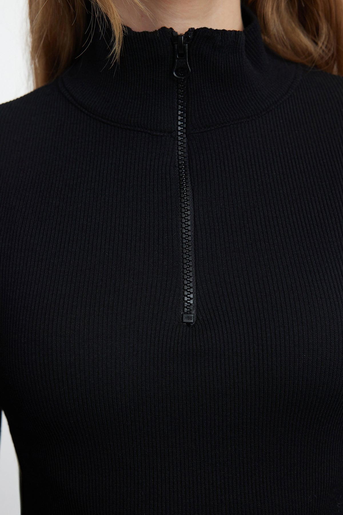 Trendyolmilla Siyah Fitted/vücuda Oturan Fermuarlı Yaka Esnek  Örme Bluz TWOAW25BZ00163