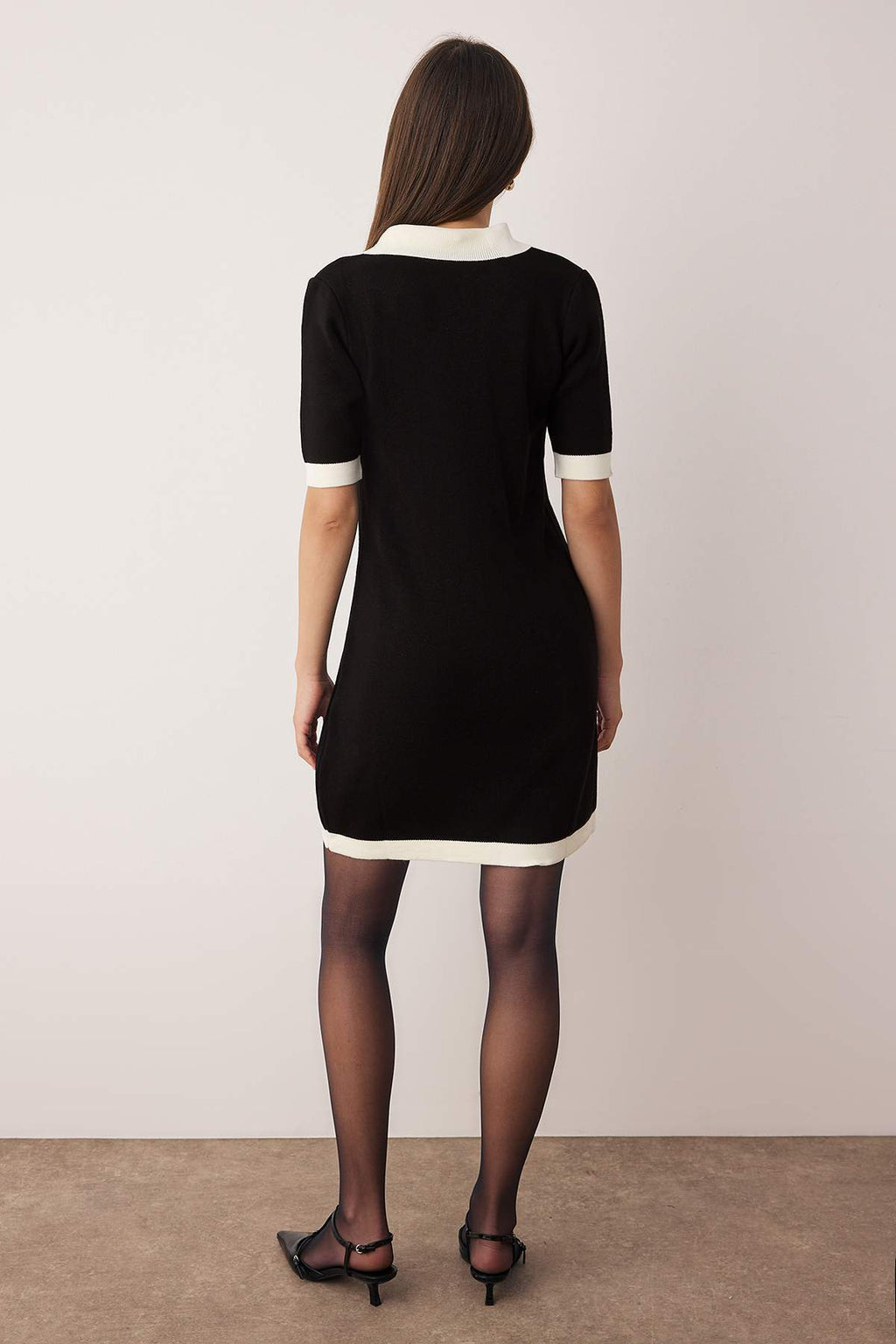 Trendyolmilla Siyah Renk Bloklu Kısa / Mini Polo Yaka Triko Elbise TWOAW26EL00105