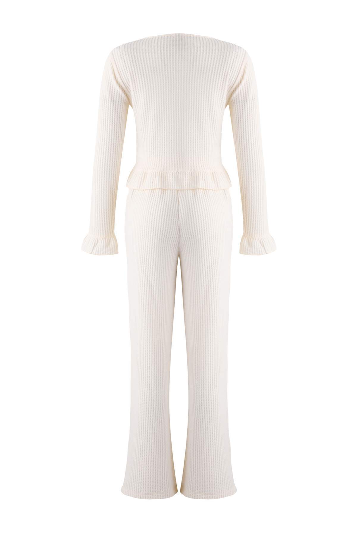 Trendyolmilla Kahverengi Fırfırlı Waffle Örme Pijama Takımı THMAW26PT00126