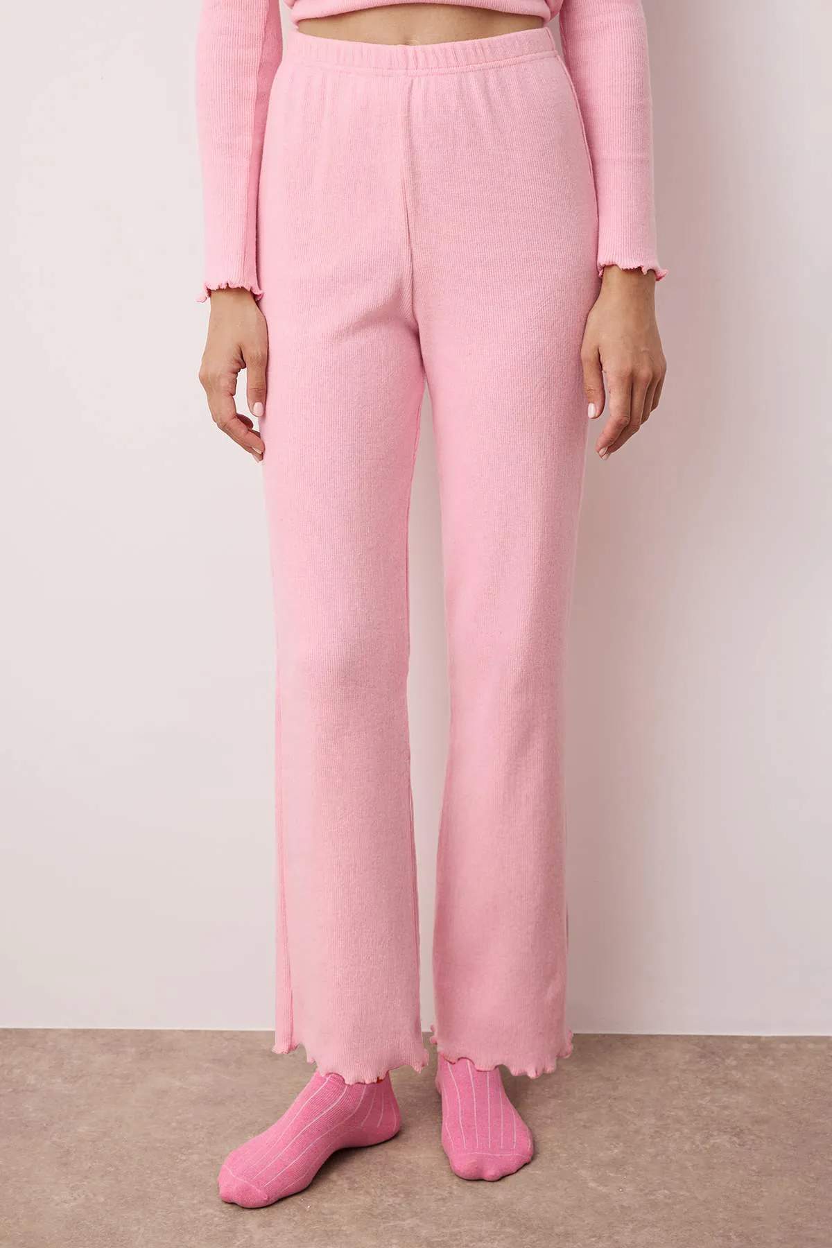 Trendyolmilla Pembe V Yaka Baby Overloklu Yumuşak Tuşe Fırçalı Kışlık Fitilli Örme Pijama Takımı THMAW26PT00011