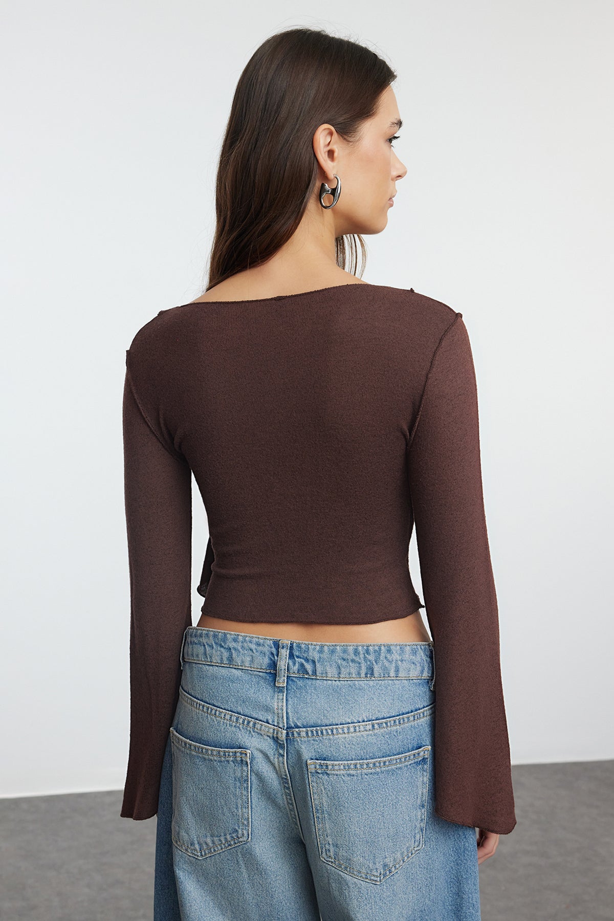 Trendyolmilla Siyah Anvelop Triko Görünümlü İspanyol Kol Regular/Normal Kalıp Örme Bluz TWOAW25BZ00151