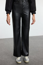 Trendyolmilla Kahverengi Relaxed/Rahat Straight/Boru Paça Dikiş Detaylı Örme Deri Pantolon TWOAW25PL00068