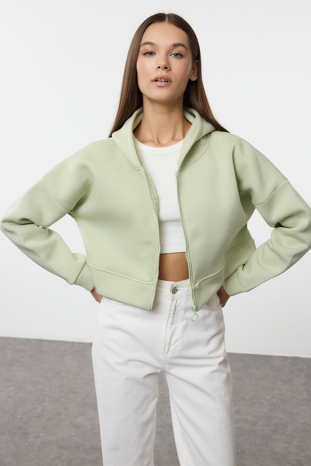 Trendyolmilla Açık Sarı Fermuarlı Kapüşonlu Rahat Kesim Crop Kalın İçi Polarlı Örme Sweatshirt TWOAW20SW0660
