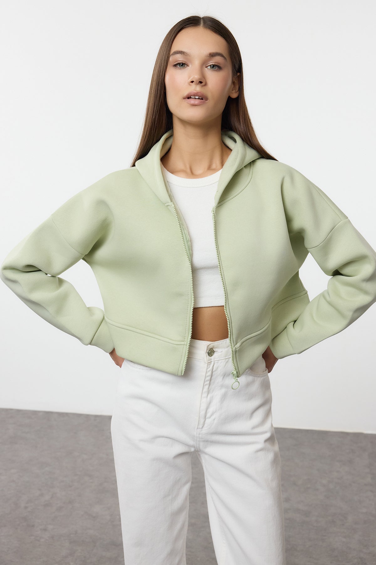Trendyolmilla Açık Sarı Fermuarlı Kapüşonlu Rahat Kesim Crop Kalın İçi Polarlı Örme Sweatshirt TWOAW20SW0660