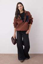 Kahverengi Dokuma Garni Detaylı Cepli Kalın İçi Polarlı Örme Sweatshirt TWOAW26SW00056