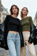 Trendyolmilla Kahverengi-Bej 2'li Paket Vücuda Oturan Bisiklet Yaka Fitilli Crop Esnek Örme Bluz TWOAW22BZ0331