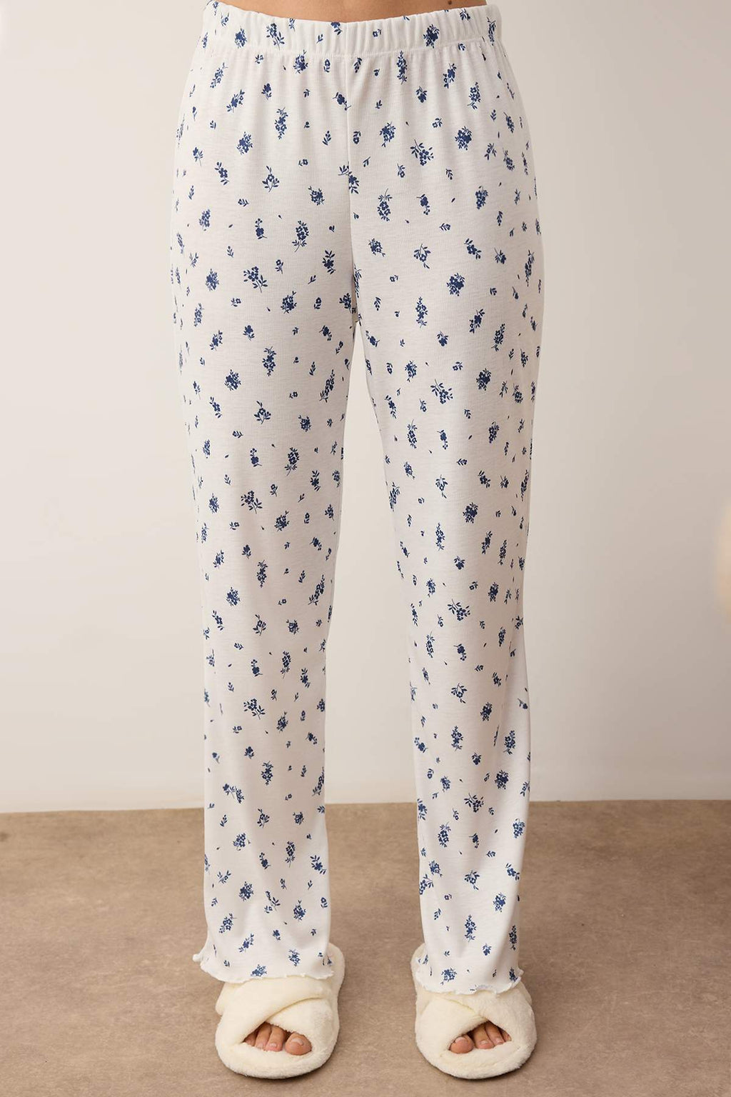 Beyaz Çok Renkli 3'lü Hırkalı Çiçekli Fitilli Örme Pijama Takımı THMAW26PT00179