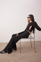 Siyah Paça Yırtmaç ve Fiyonk Detaylı Wide Leg/Geniş Paça Pantolon TWOAW26PL00052