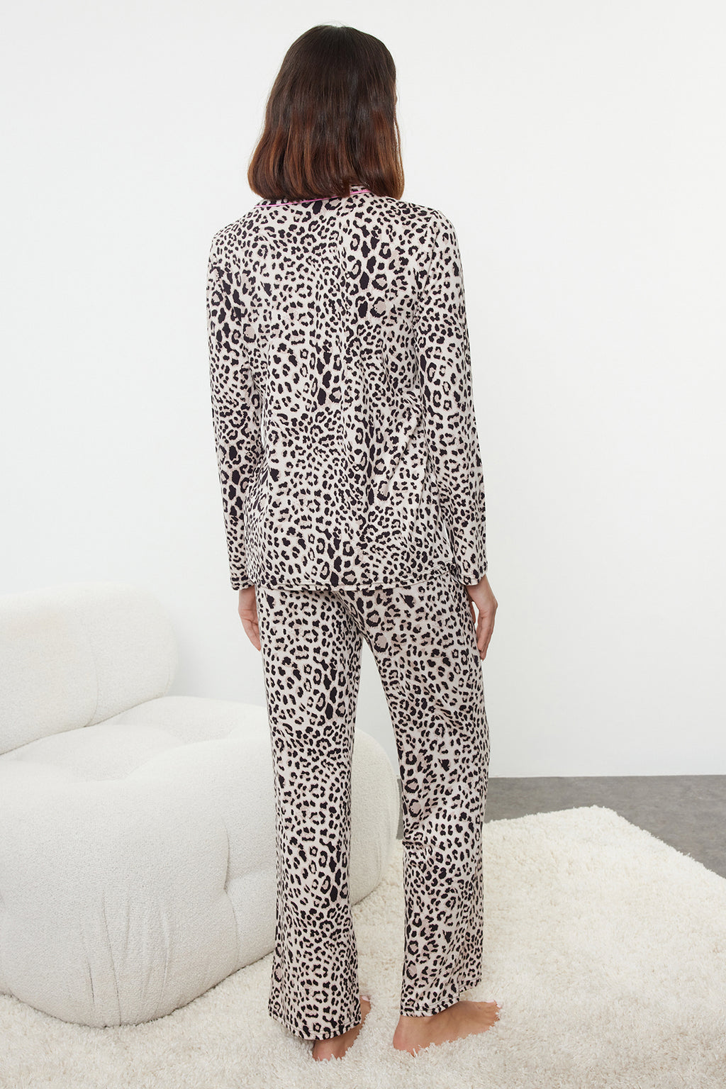 Trendyolmilla Çok Renkli Leopar Desenli Kurdele/Fiyonklu Biyeli Örme Pijama Takımı THMAW25PT00107