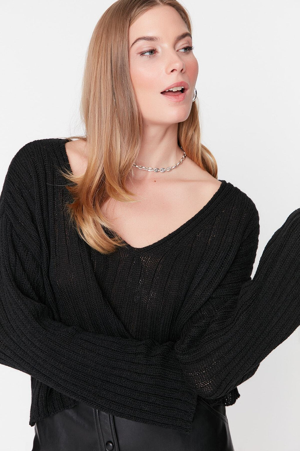 Trendyolmilla Koyu Mavi Merserize Görünümlü Yünlü Geniş Kalıp Basic Triko Kazak TWOAW23KZ01844