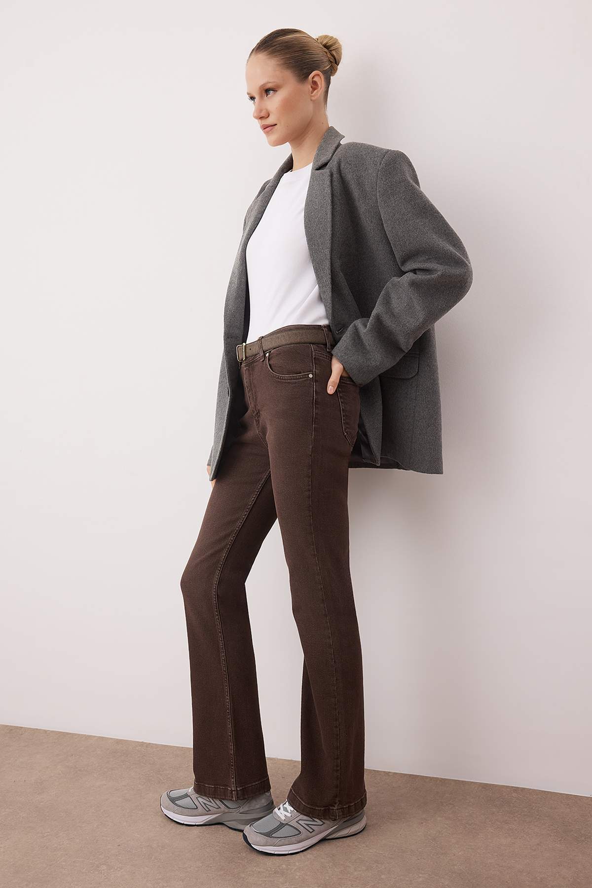 Trendyolmilla Kahverengi Yüksek Bel Orta Esnek Flare İspanyol Paça Jeans TWOAW26JE00047 Secondary image