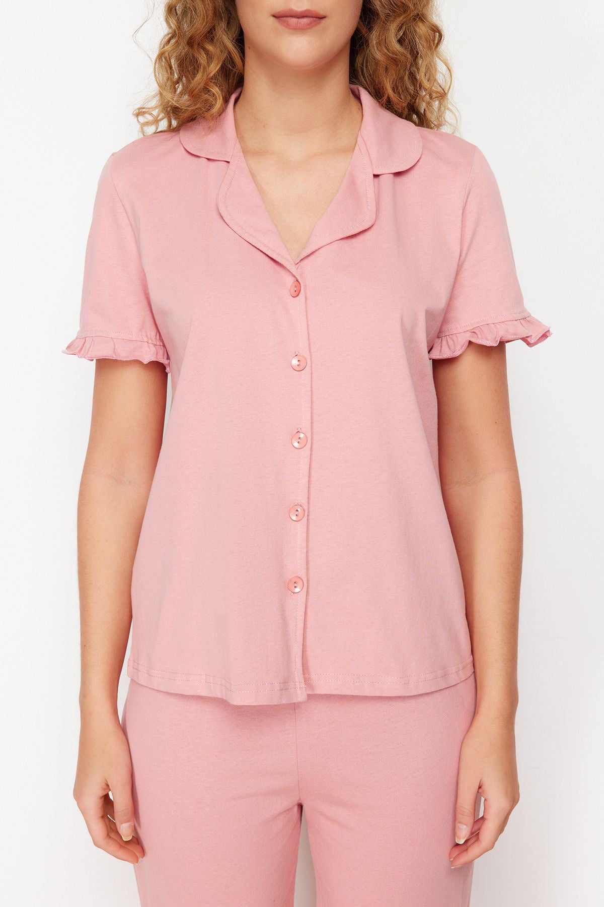Trendyolmilla Gül Kurusu %100 Pamuklu Fırfır Detaylı Örme Pijama Takımı THMSS24PT00223