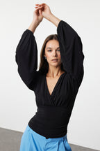 Trendyolmilla Lacivert Kruvaze Büzgü/Drape Detaylı Uzun Kollu Esnek Örme Bluz TWOAW25BZ00021