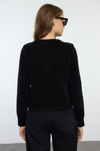 Trendyolmilla Gri Crop Premium İplik/Özel İplik Cep Detaylı Triko Hırka TWOAW24HI00051