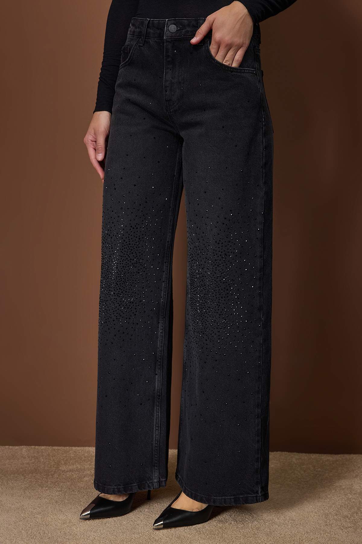 Siyah Taş Detaylı Normal Bel Wide Leg Jeans TWOAW26JE00284