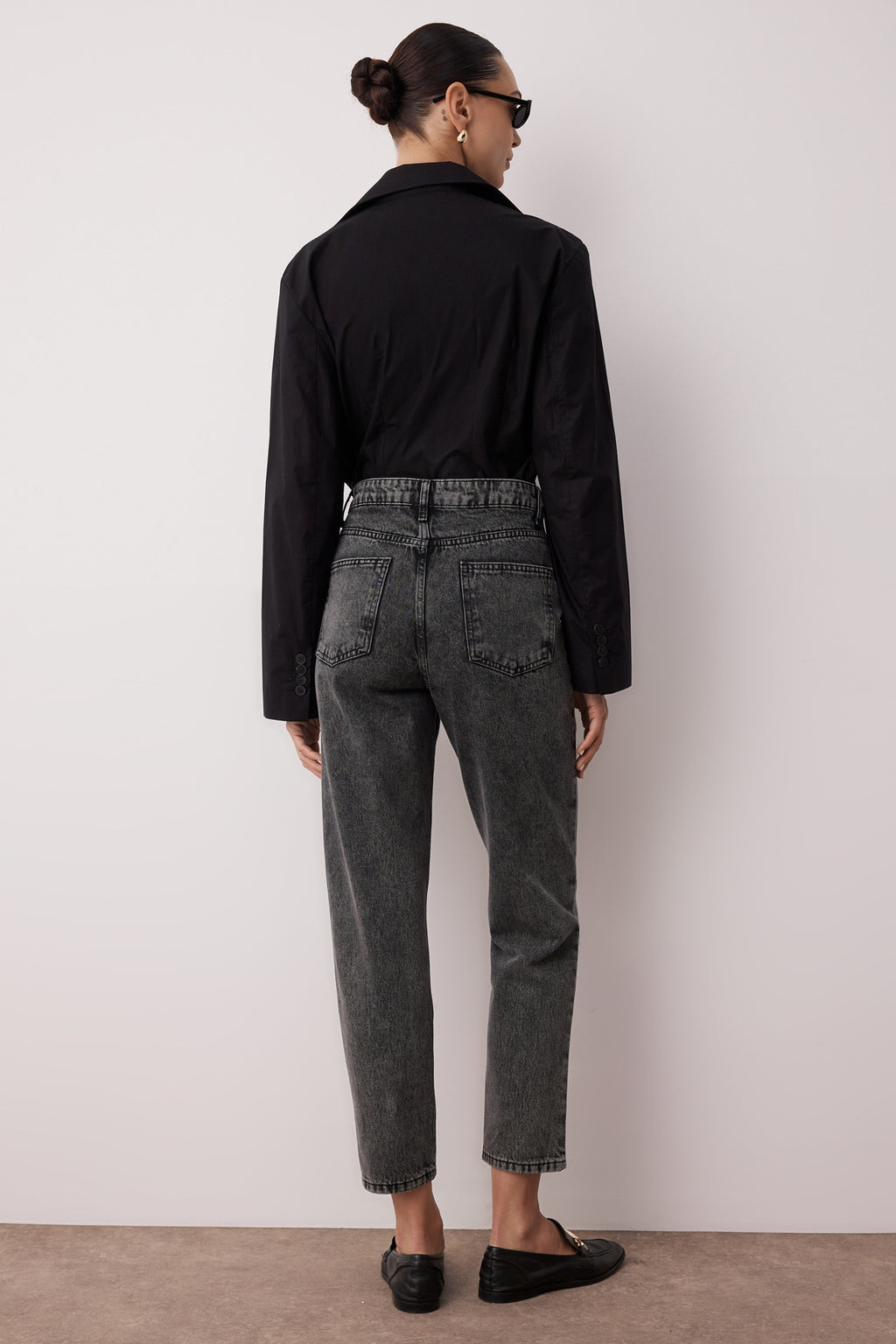 Trendyolmilla Siyah Yüksek Bel Mom %100 Pamuk Non-Stretch Jeans TWOSS23JE00067