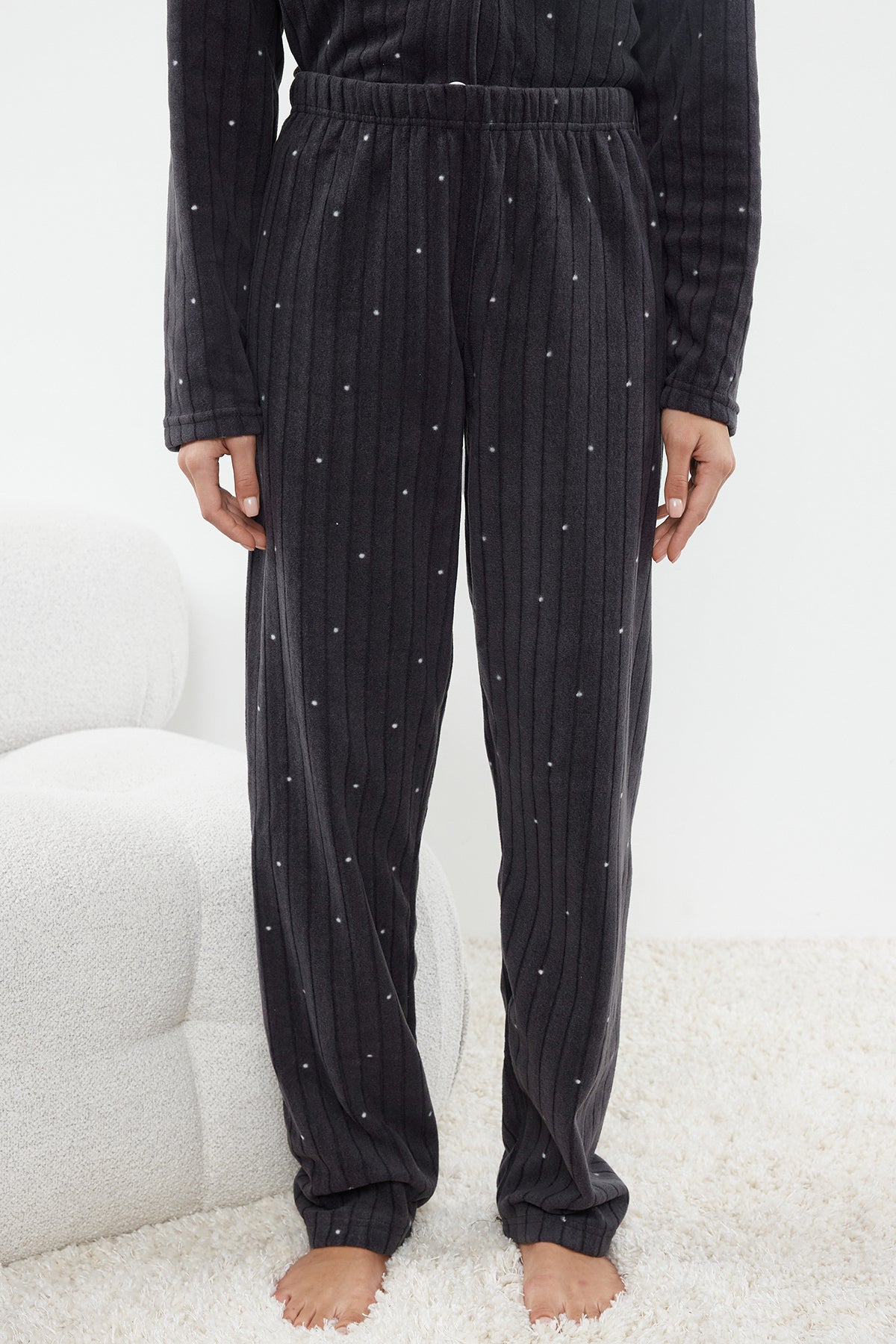 Trendyolmilla Lacivert Puantiyeli Hayvan Baskılı Polar Kışlık Örme Pijama Takımı THMAW24PT00176