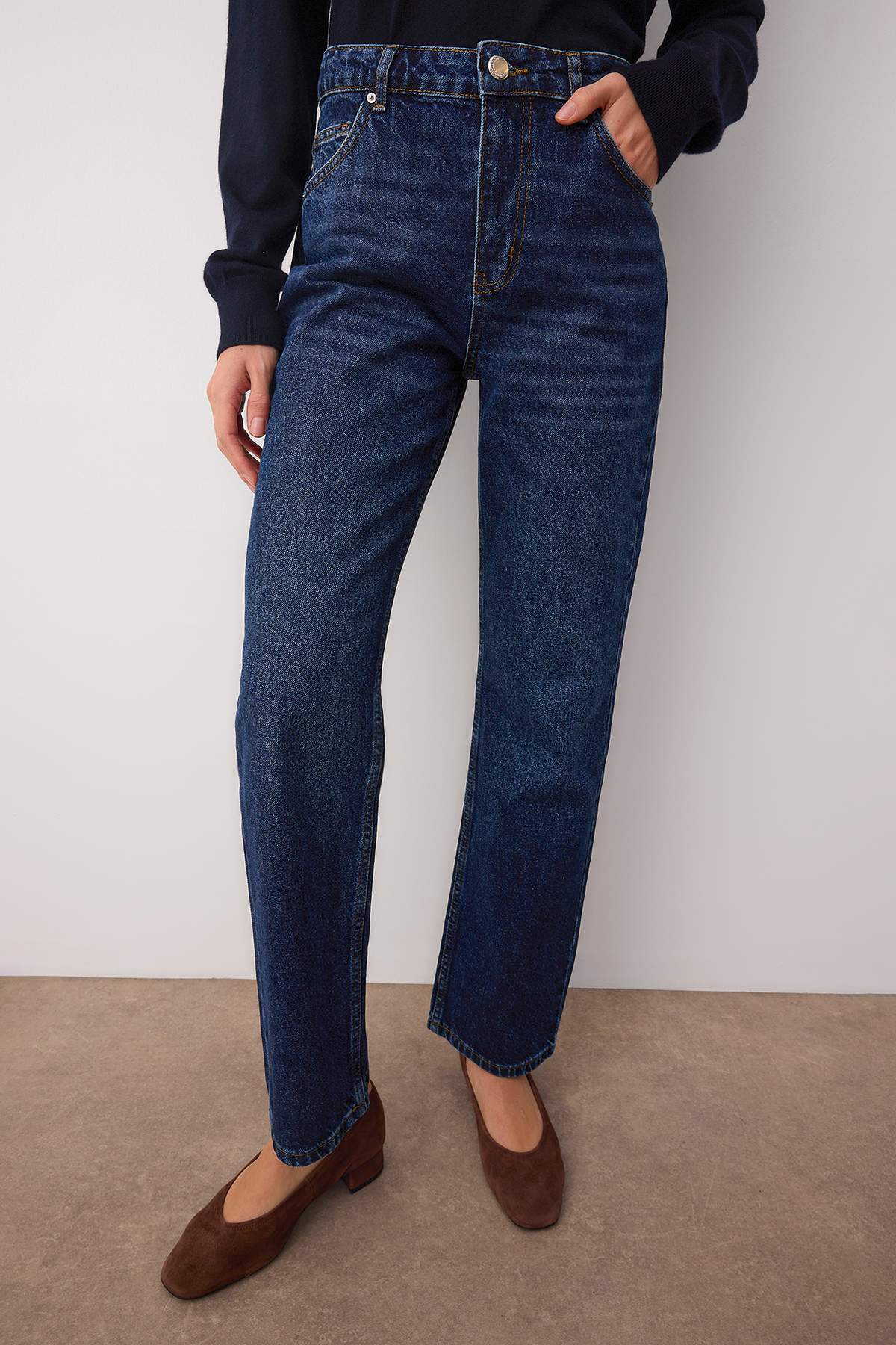 Trendyolmilla Açık Mavi Yüksek Bel Rahat Straight Düz Kesim Boru Paça Jeans TWOAW26JE00063