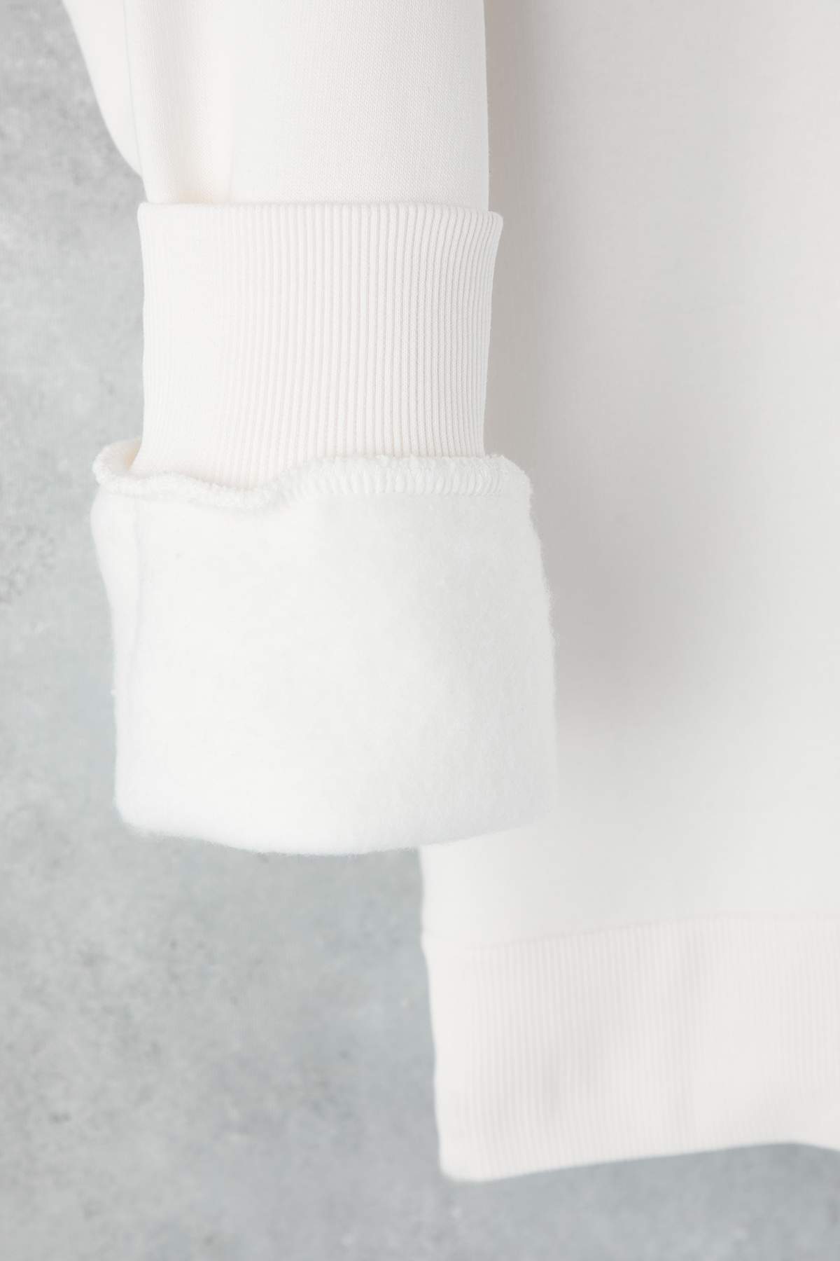 Teen Ekru Kalın İçi Polarlı Çiçek Nakışlı Bisiklet Yaka Oversize Örme Sweatshirt TWOAW26SW00154