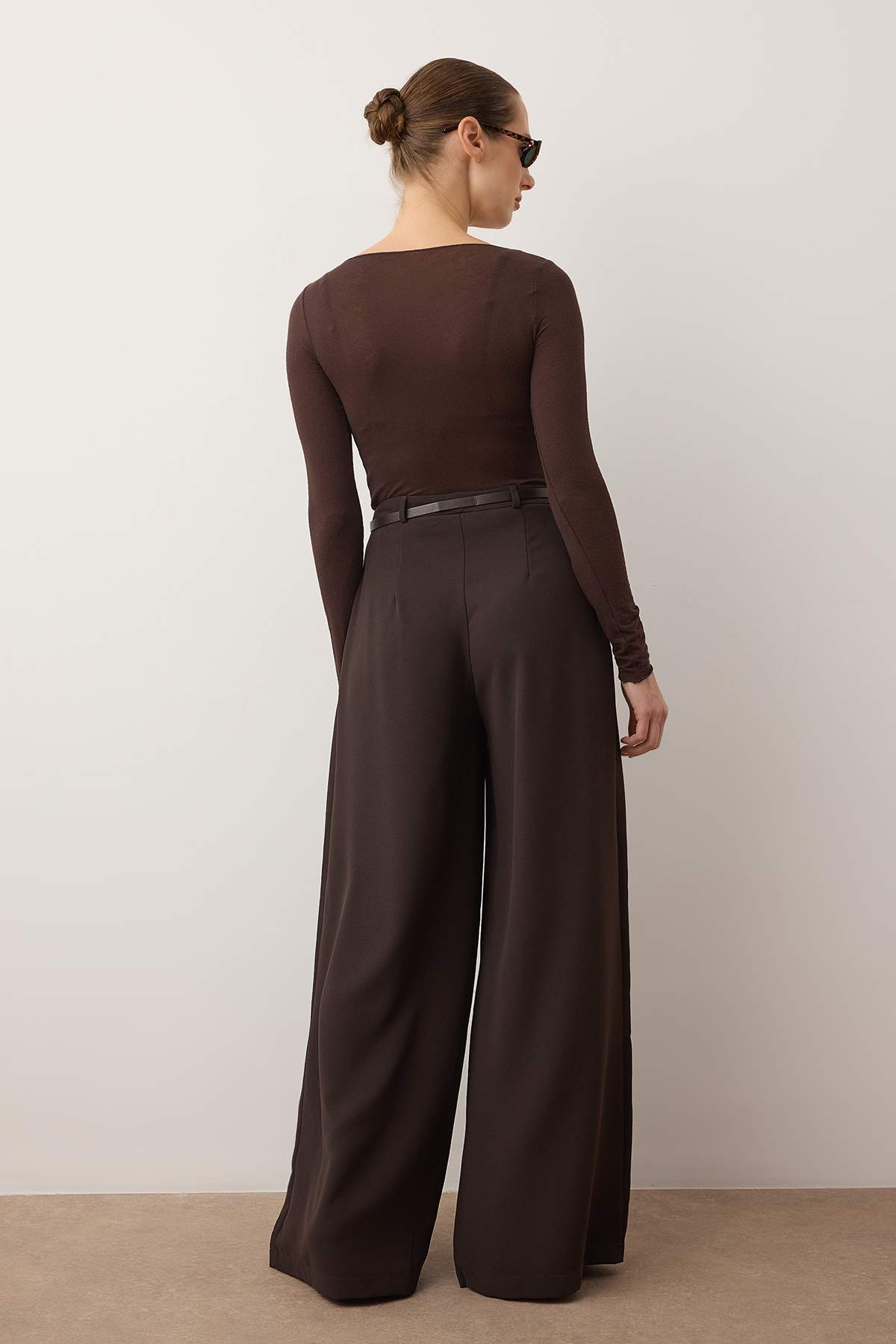 Trendyolmilla Siyah Kemerli Pilili Wide Leg/Extra Geniş Paça Dokuma Palazzo Pantolon TWOAW25PL00032