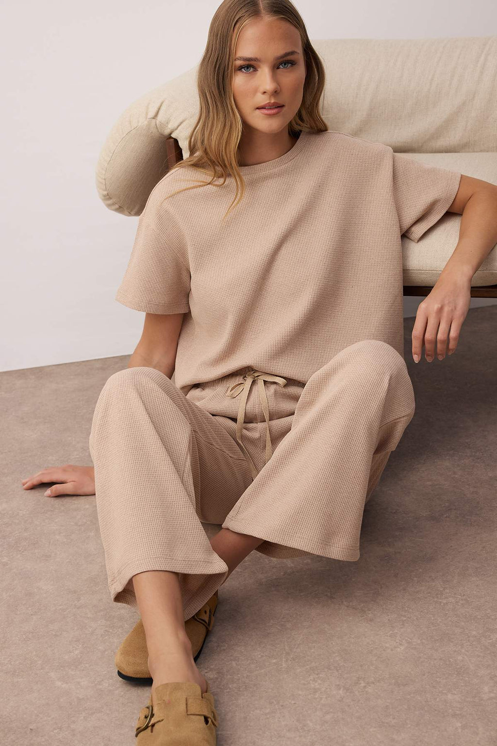 Trendyolmilla Bej Bel Bağlama Detaylı Waffle Örme Pijama Takımı THMAW26PT00050