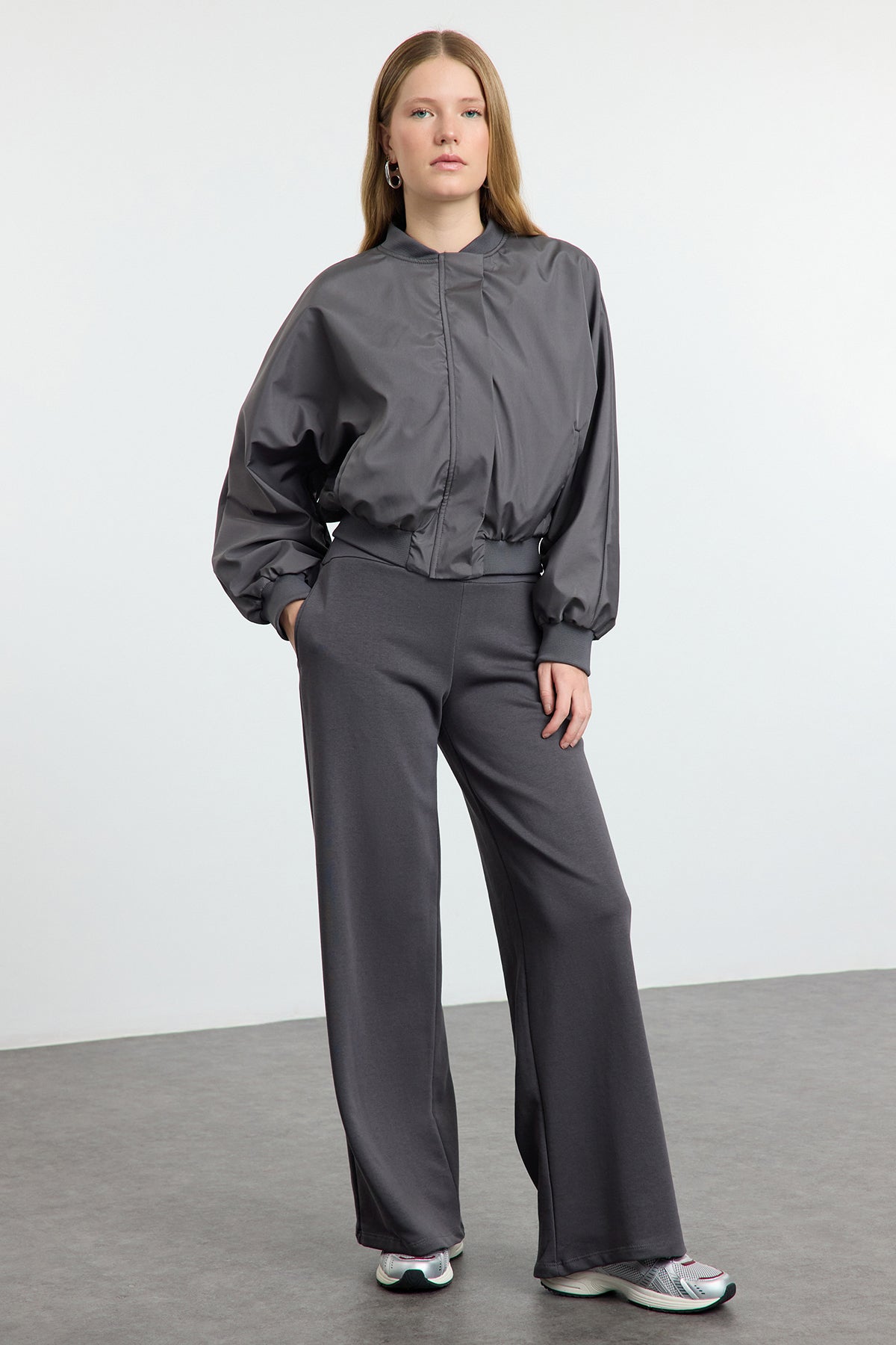 Trendyolmilla Gri Ince Ekstra Yüksek Bel Wide Leg/Geniş Kesim Pantolon TWOAW25PL00026