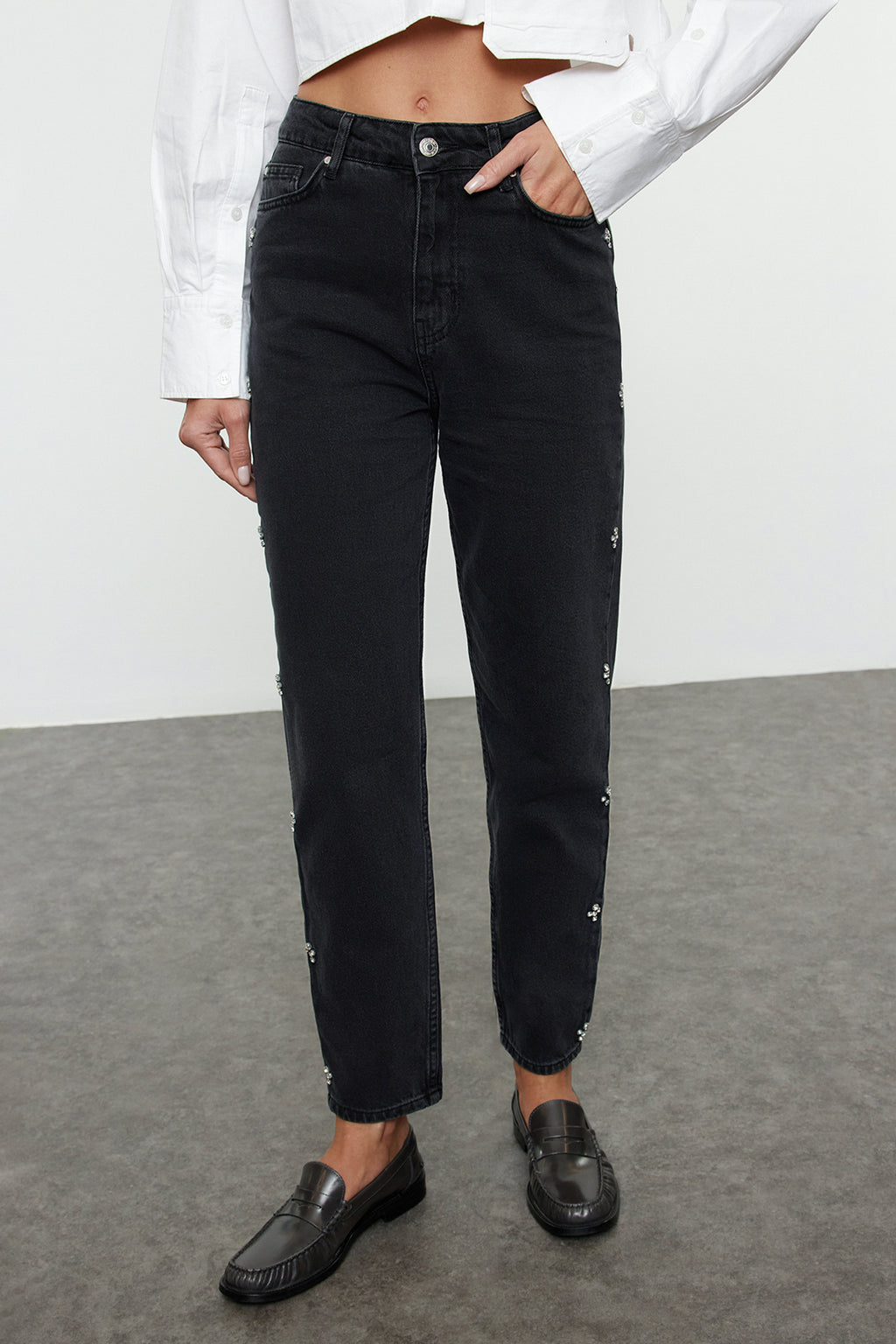 Siyah Taşlı Yüksek Bel Mom %100 Pamuk Non-Stretch Jeans TWOAW25JE00255