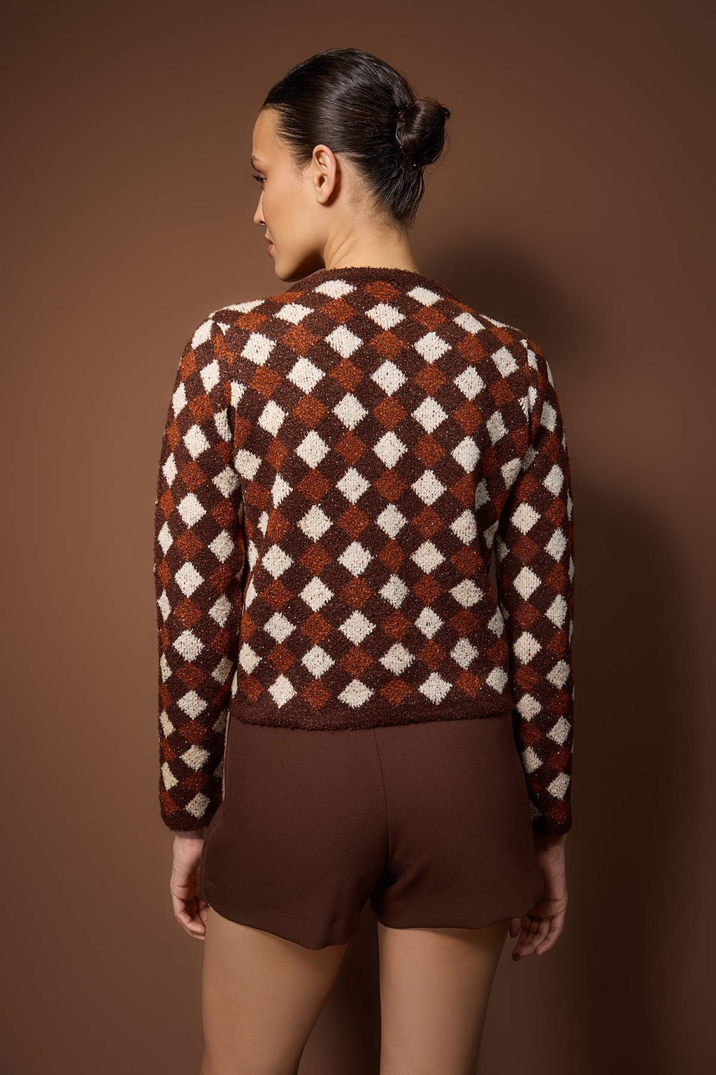 Trendyolmilla Kahverengi Baklava/Ekose Desenli Bisiklet Yaka Crop Triko Hırka TWOAW26HI00239
