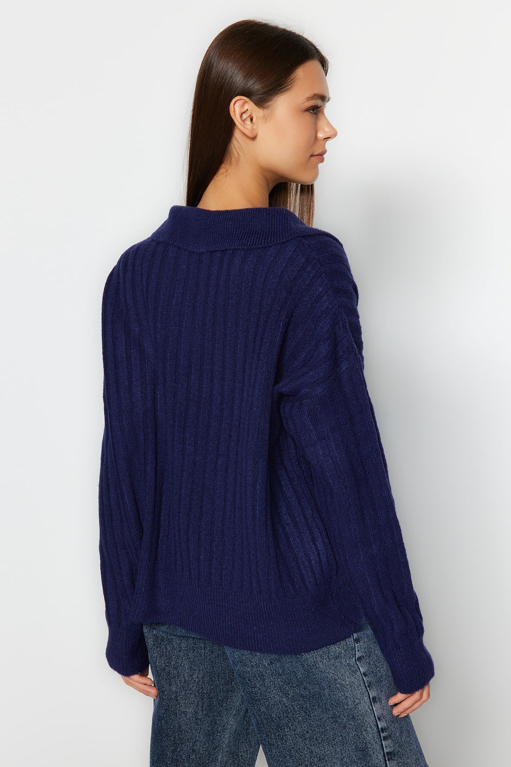 Trendyolmilla Gri Yumuşak Dokulu Polo Yaka Triko Kazak TWOAW24KZ00678