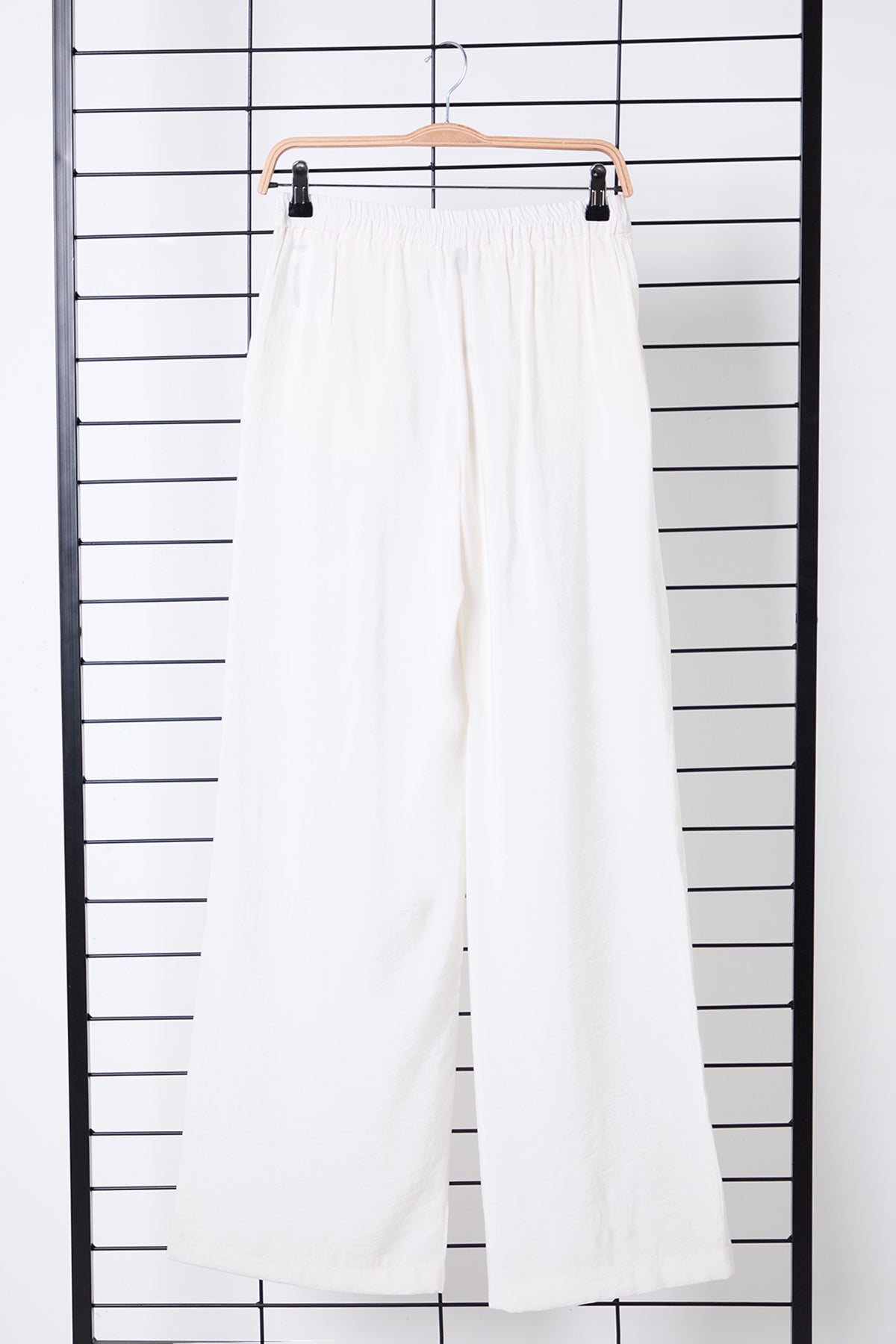 Trendyolmilla Bej Yumuşak Tuşeli Wide Leg/Geniş Paça Dokuma Pantolon TWOSS25PL00004