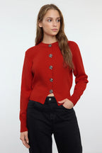 Trendyolmilla Koyu Kırmızı Premium/Özel İplik Crop Gül Düğmeli Ceket Görünümlü Triko Hırka TWOAW25HI00110