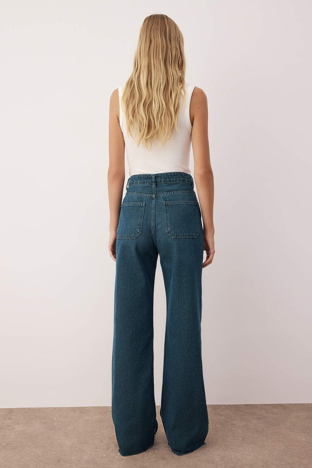 Trendyolmilla Koyu Mavi Paça Kesikli Ekstra Yüksek Bel Geniş Paça Wide Leg Jeans TWOAW26JE00080