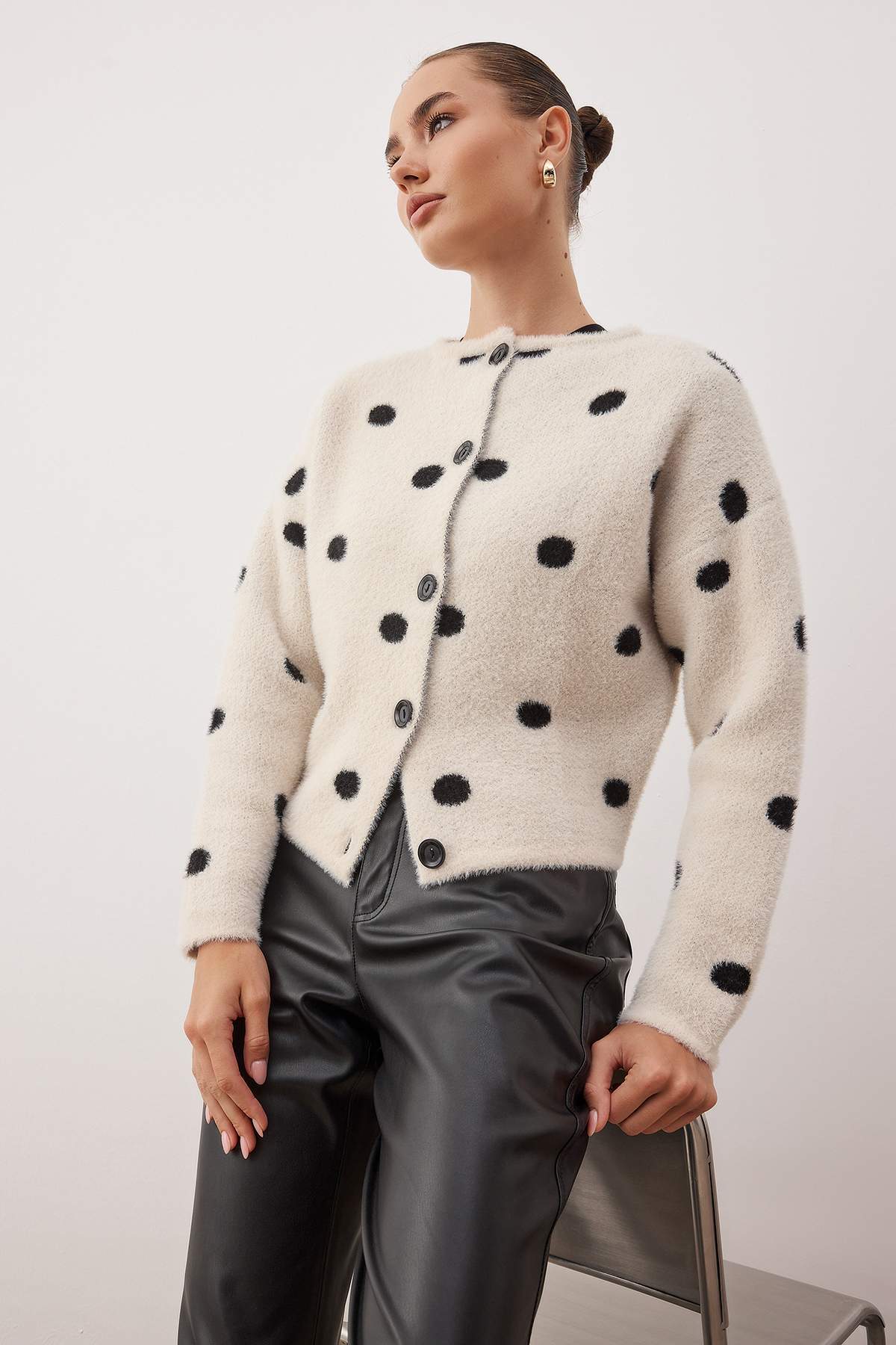 Ekru Yumuşak Dokulu Bisiklet Yaka Puantiyeli Triko Hırka TWOAW26HI00283 Secondary image