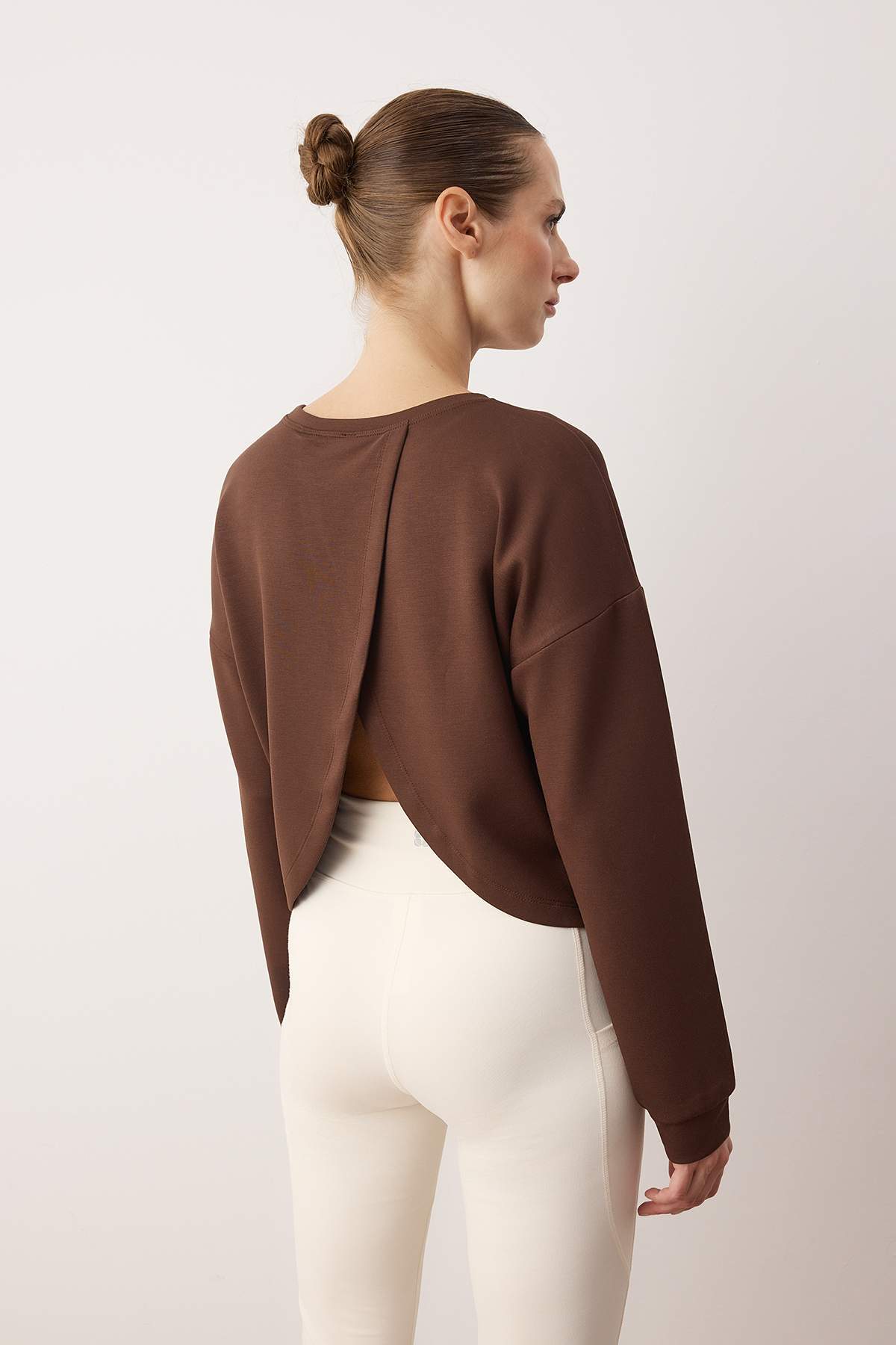 Trendyolmilla Kahverengi İnterlok Regular Sweatshirt THMAW26SW00003