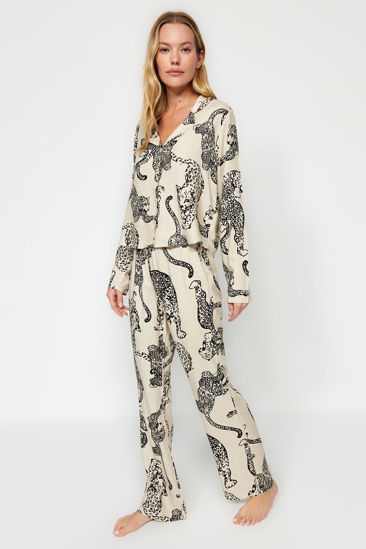 Trendyolmilla Bordo Kaplan Desenli Viskon Dokuma Pijama Takımı THMAW24PT00092