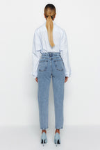 Trendyolmilla Siyah Yüksek Bel Mom %100 Pamuk Non-Stretch Jeans TWOSS23JE00067