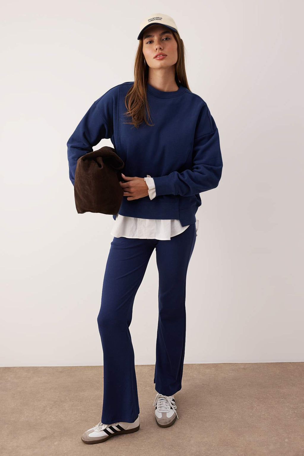 Trendyolmilla Koyu Kahverengi Premium Oversize Kalıp Dikiş Detaylı İçi Polarlı Örme Sweatshirt TWOAW26SW00204