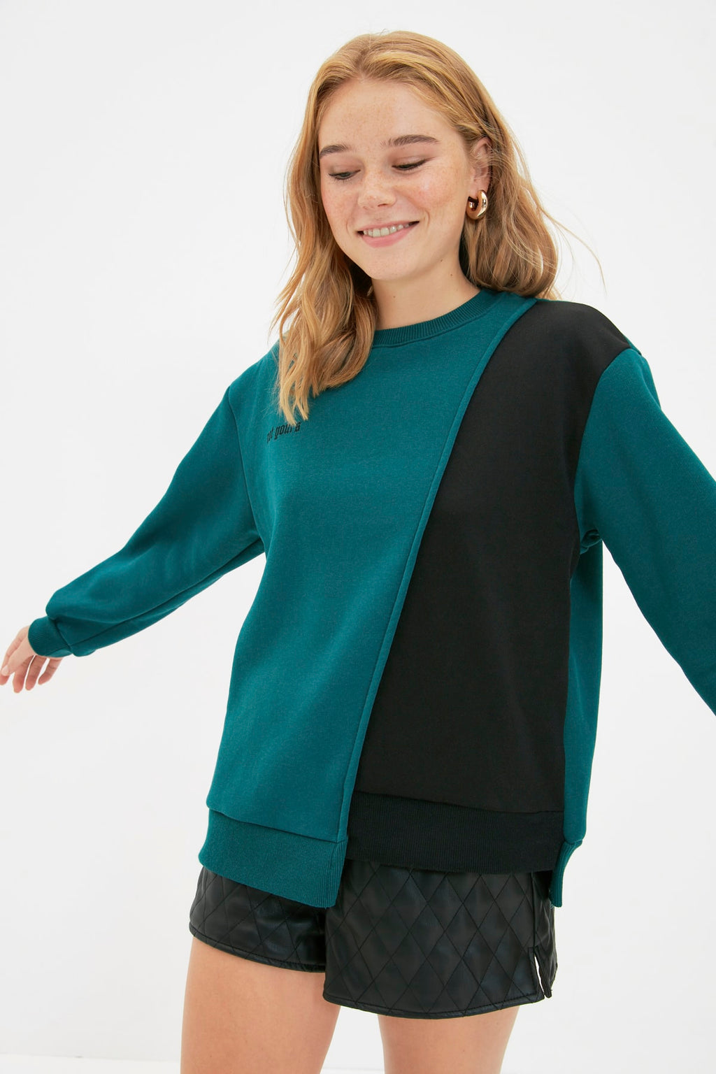 Trendyolmilla Beyaz Baskılı Basic Örme Sweatshirt TWOAW21SW0150