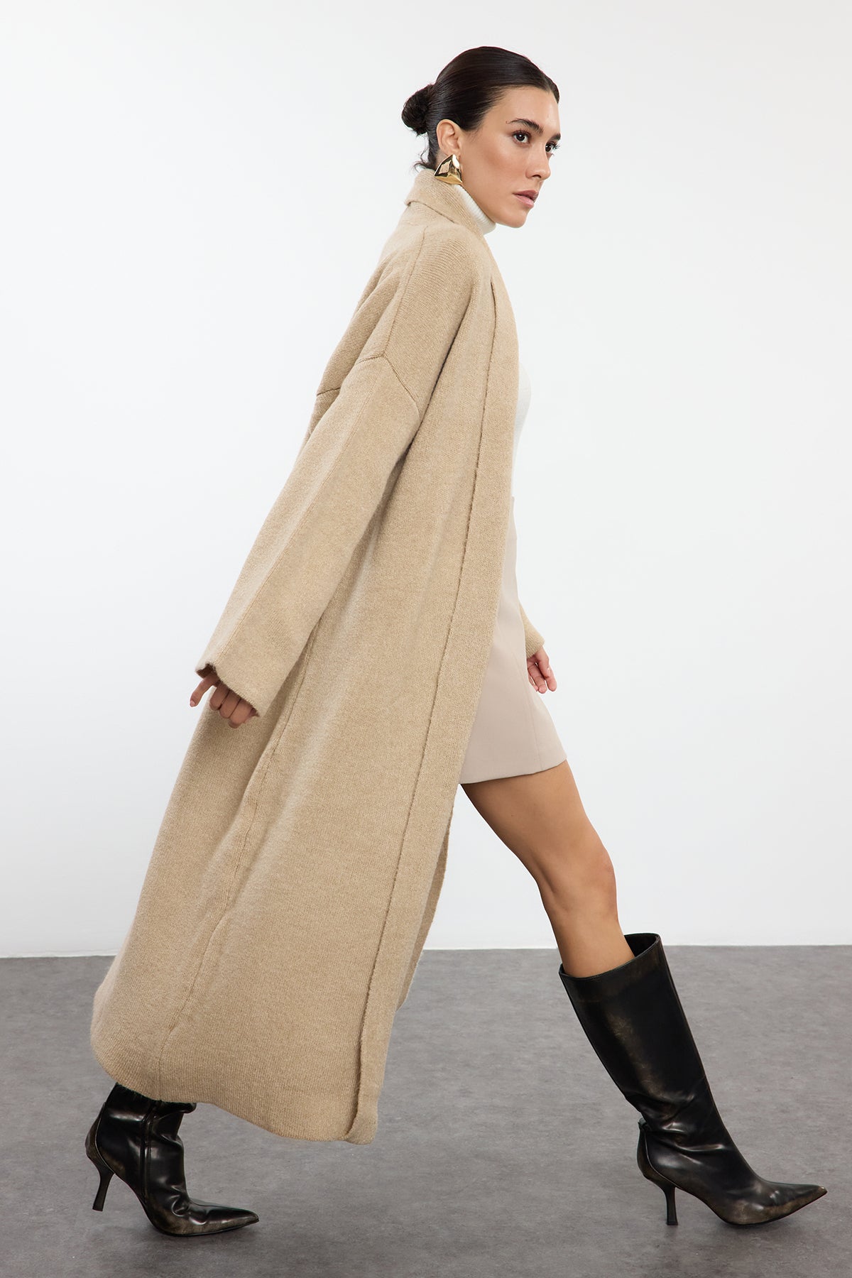 Bej Yumuşak Dokulu Kalın Basic Kaban Görünümlü Triko Hırka TWOAW25HI00097 Secondary image