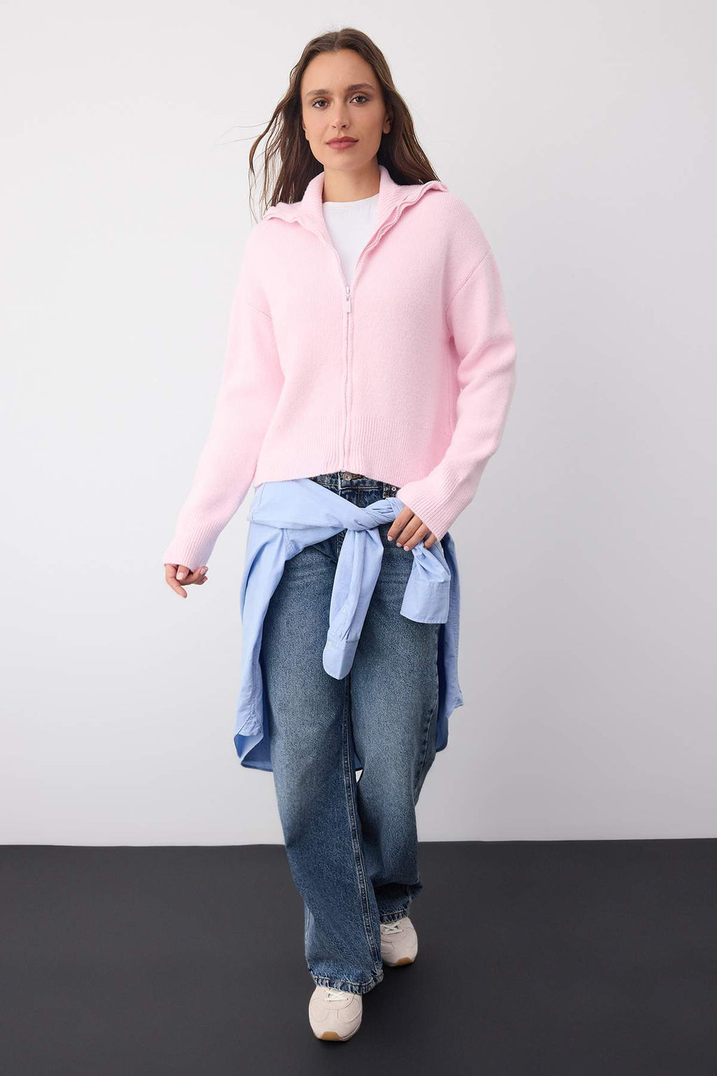 Trendyolmilla Wardrobe Essentials Taş Yumuşak Dokulu Geniş Kalıp Fermuarlı Triko Hırka | TWOAW26HI00092