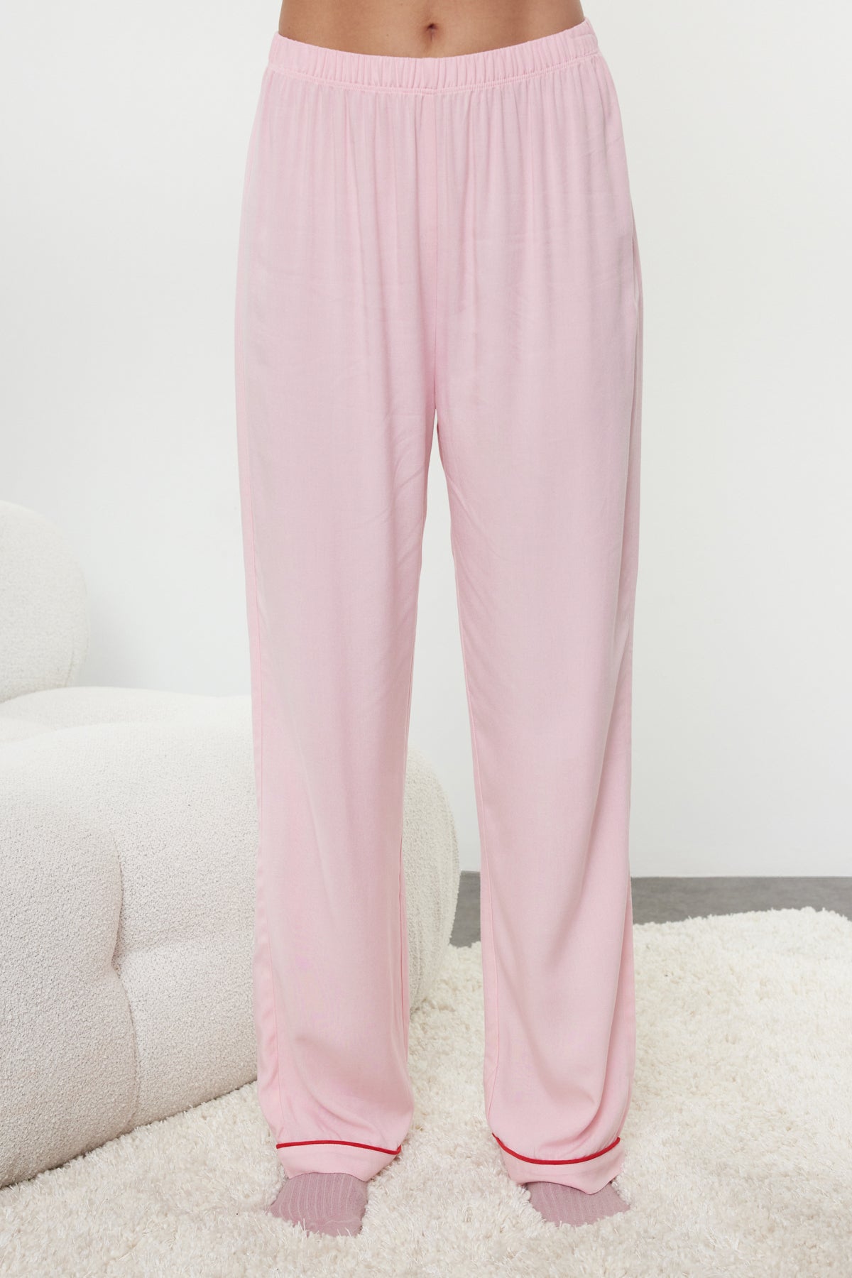 Trendyolmilla Bordo Kalp Nakışlı Biyeli Viskon Dokuma Pijama Takımı THMAW25PT00179