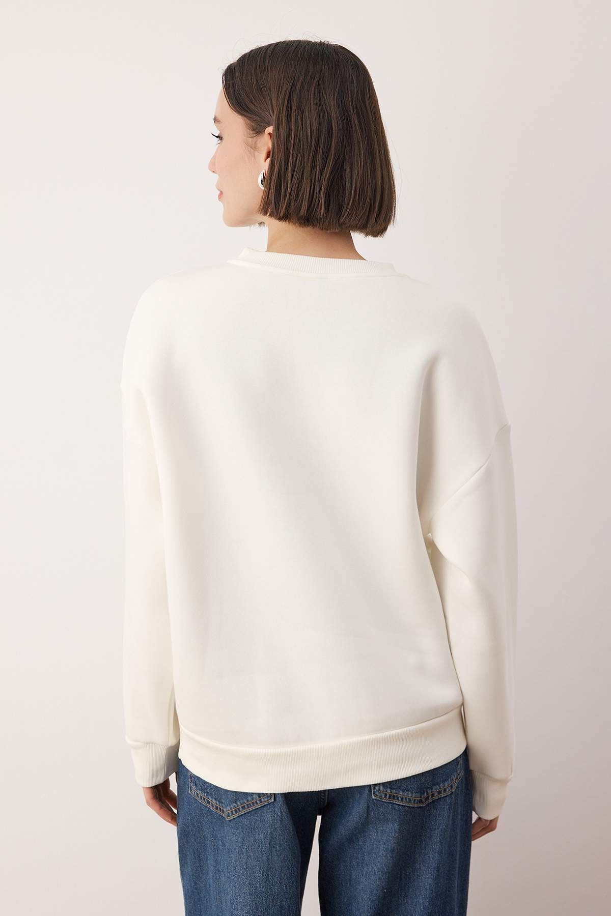 Teen Ekru Kalın İçi Polarlı Çiçek Nakışlı Bisiklet Yaka Oversize Örme Sweatshirt TWOAW26SW00154
