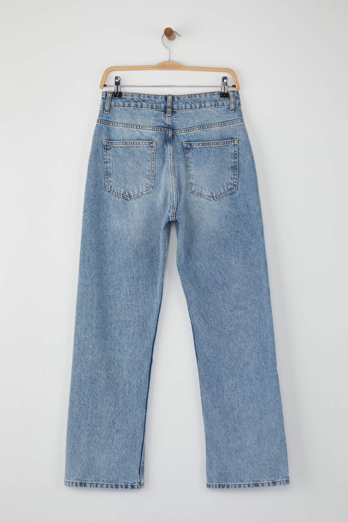 Trendyolmilla Açık Mavi Yüksek Bel Rahat Straight Düz Kesim Boru Paça Jeans TWOAW26JE00063