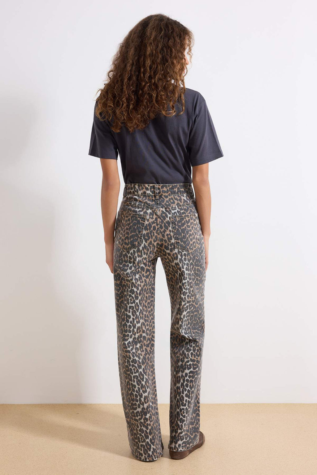 Trendyolmilla Çok Renkli Leopar Desenli Kahverengi Yüksek Bel Orta Esnek Wide Leg Jeans TWOAW25JE00309