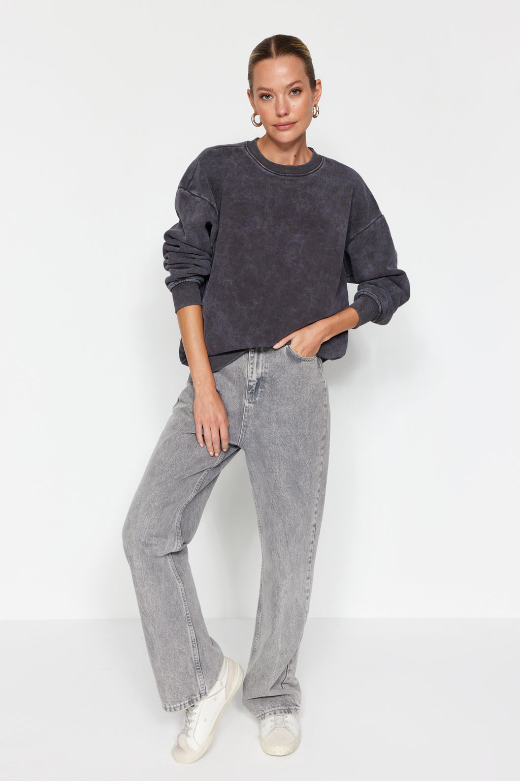 Antrasit Eskitme/Soluk Efektli Kalın İçi Polarlı Oversize/Geniş Kalıp Örme Sweatshirt TWOAW24SW00151